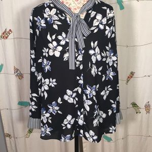 NYDJ Floral Blouse with Pussy Bow sz 1X